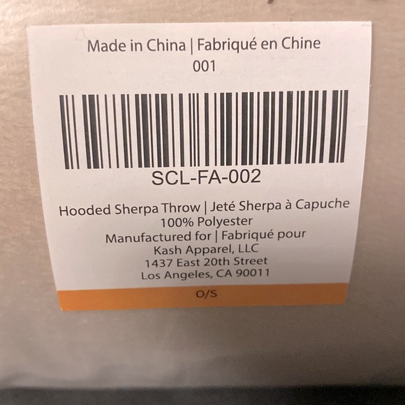 π Socialite Hooded Sherpa Throw - Picture 4 of 4